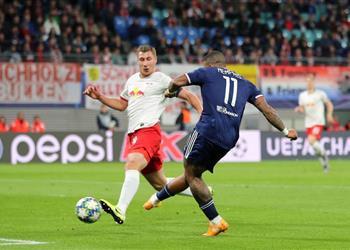 ليون يصعق لايبزيج وبنفيكا يواصل السقوط في دوري أبطال أوروبا