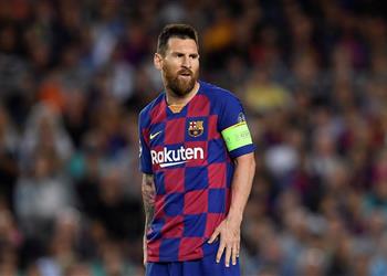 صورة ميسي يتبادل قميصه مع نجم إنتر ميلان