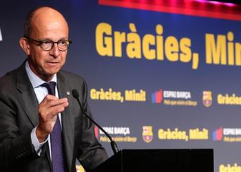 نائب رئيس برشلونة لا توجد حرب بين بيكيه وبارتوميو والعناق أنهى كل شيء