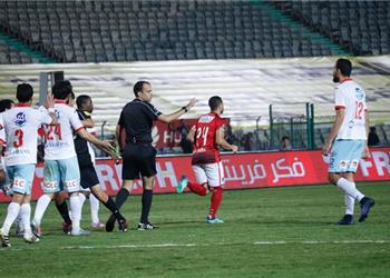 الحنفي حكم ا لمباراة الأهلي وأسوان في الدوري المصري