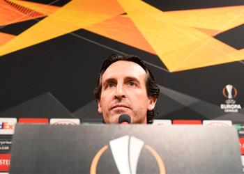 إيمري يشيد بنجوم آرسنال الشباب ويوجه نصيحة لأوزيل بعد استبعاده