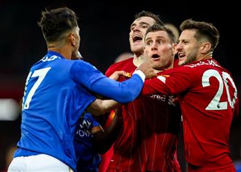 مدرب ليستر سيتي يكشف سبب المشادة بين روبرتسون وأيوزي بيريز بعد فوز ليفربول