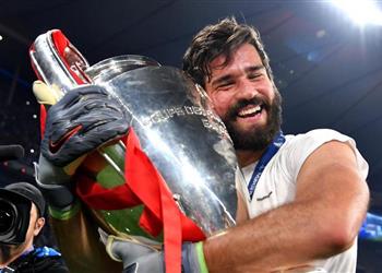 أليسون يسترجع ذكريات ريمونتادا روما وليفربول أمام برشلونة بدوري الأبطال