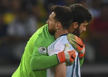 أليسون بيكر لست الوحش الأسود لميسي ولا أفكر في الجوائز الفردية