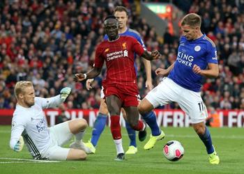 كاراجر يستشهد بستيرلينج للرد على رودجرز بشأن ركلة جزاء ماني