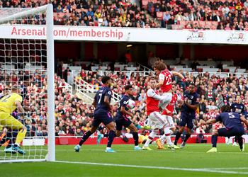 بالفيديو رقم مميز لديفيد لويز في مباراة آرسنال وبورنموث