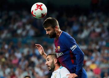 صحيفة مدريدية تحذر من تلاعب مدافع برشلونة قبل الكلاسيكو