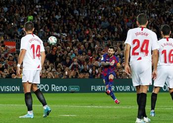 فيديو ميسي يتألق وبرشلونة يتخطى إشبيلية برباعية في الليجا والبرسا يفقد ثنائي الفريق للطرد