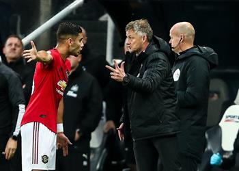 مدرب مانشستر يونايتد يدافع عن لاعبيه ويأمل الاستفاقة على حساب ليفربول