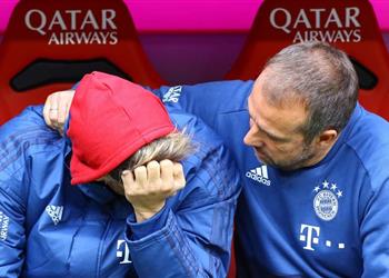 فليك الإعلام ضخم لقطة بكاء خافي مارتينيز والجميع سيحصل على فرصته في بايرن ميونخ