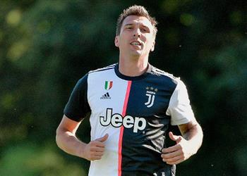 ميرور مانشستر يونايتد يتفق مع ماريو ماندزوكيتش