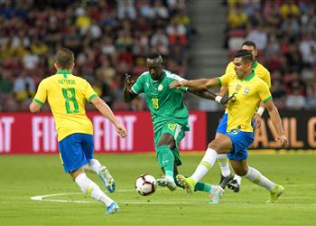 بالفيديو من ركلة جزاء حصل عليها ماني السنغال تسجل التعادل أمام البرازيل