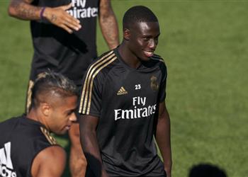 ميندي يقترب من العودة لريال مدريد قبل الكلاسيكو أمام برشلونة