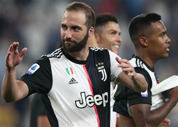 والد هيجواين نجلي لم يغلق باب العودة إلى ريفر بليت