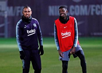 فيدال يدافع عن ديمبلي وجريزمان ويكشف عن حلمه مع برشلونة في الموسم الحالي