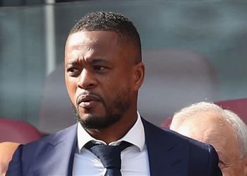 إيفرا يلمح عن هوية مدرب مانشستر يونايتد القادم في حالة رحيل سولشاير