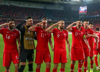 يويفا يعلق على الاحتفال السياسي للاعبي تركيا أمام ألبانيا وإمكانية توقيع عقوبة