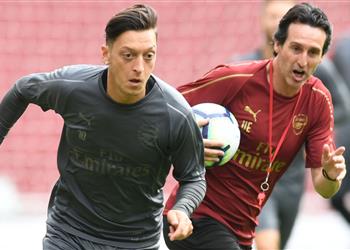 إدارة آرسنال تكشف حقيقة الخلاف بين أوزيل وإيمري