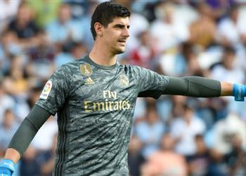 تيبو كورتوا يحتفل بـ200 مباراة كلين شيت