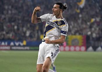 تقارير مانشستر يونايتد يدرس فكرة عودة إبراهيموفيتش