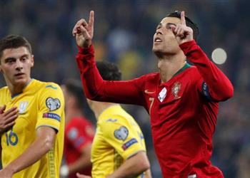 بعد الخسارة أمام أوكرانيا كريستيانو رونالدو بعين تضحك وأخرى تبكي