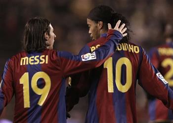 ميليتو يكشف عن محادثة رونالدينيو الطريفة ويشيد بسحر ميسي