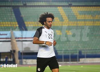 هاني رمزي يروي تفاصيل أزمة عمرو وردة مع منتخب مصر ويشيد بأربعة لاعبين