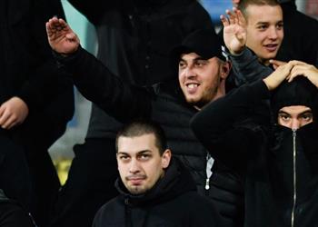 بسبب أحداث مباراة إنجلترا شرطة بلغاريا تلقي القبض على 4 مشجعين متورطين