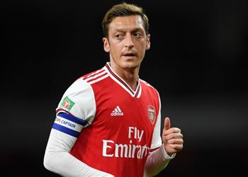 أوزيل يرد على أنباء اقترابه من الرحيل عن آرسنال في الميركاتو الشتوي