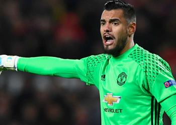 سجل مميز لروميرو يدفع مانشستر يونايتد للتفاؤل قبل مواجهة ليفربول