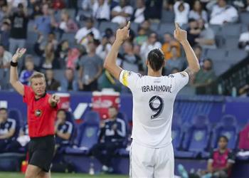 نابولي يرد على اهتمام إبراهيموفيتش رغبتك تشعرنا بفخر كبير