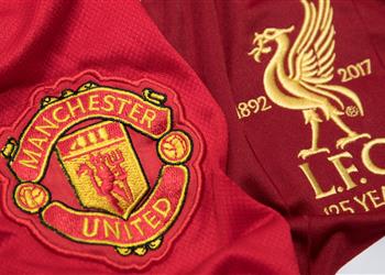 تعرف على معلق مباراة ليفربول ومانشستر يونايتد في الدوري الإنجليزي اليوم