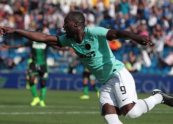 بالفيديو إنتر ميلان يفلت من انتفاضة ساسولو ويستمر في مطاردة يوفنتوس