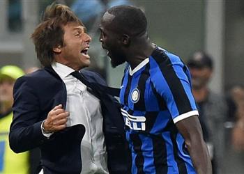 لوكاكو يحذر من تكرار سيناريو ساسولو ويفسر احتفاله مع كونتي