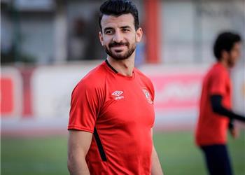 طبيب الأهلي يحقن محمود متولي بالبلازما