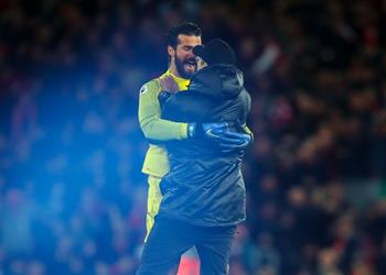 أليسون ينهال بالمديح على كلوب ويكشف عن اللحظة الأروع بينهما