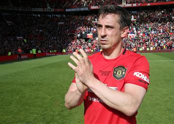 نيفيل مانشستر يونايتد يحتاج لمهاجم مثل فيرمينو وسون