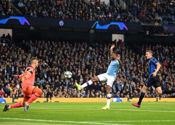 فيديو رحيم ستيرلينج يحقق رقمين مميزين بعد تسجيله هاتريك أمام أتالانتا في دوري أبطال أوروبا