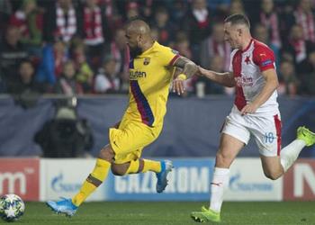 فيدال حزين لعدم مشاركتي أساسيا مع برشلونة أمام سلافيا براج