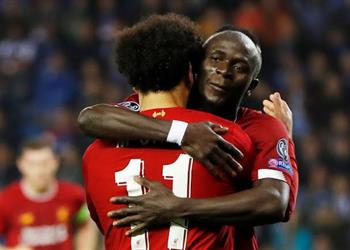 محمد صلاح وماني يحصلان على إشادة جماهير ليفربول بعد تعاونهما أمام جينك في دوري أبطال أوروبا