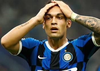 برشلونة يصر على ضم مهاجم إنتر ميلان لخلافة سواريز