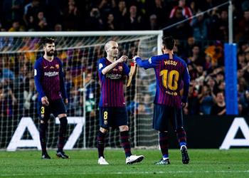 إنييستا تشرفت باللعب ميسي وما يفعله أمر لا يمكن تحقيقه