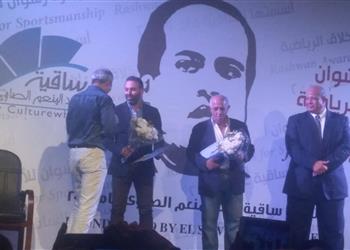 حازم إمام يحصل على جائزة رشوان للأخلاق الرياضية