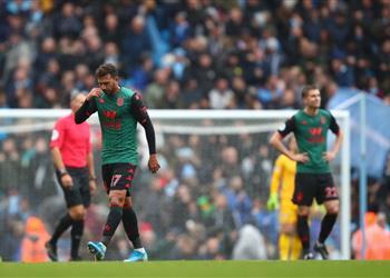 نجم أستون فيلا السابق ينتقد قرار الحكم بعدم منح تريزيجيه ركلة جزاء أمام مانشستر سيتي