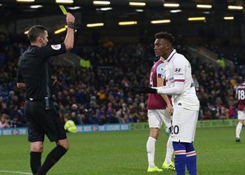 مدرب بيرنلي يهاجم كالوم هودسون أودوي بعد إدعاء التمثيل للحصول على ركلة جزاء