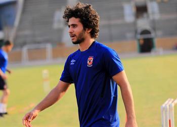 طبيب الأهلي يطمئن على ترتيبات جراحة الصليبي لـ محمد محمود