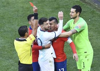 ميسي يعلق على طرده بعد واقعة ميديل ويوضح رأيه في تقنية الـVAR