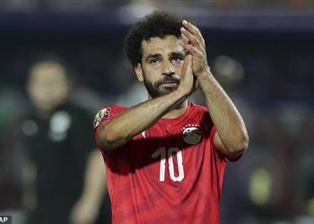 ديلي ميل تسلط الضوء على مشكلة شارة قيادة منتخب مصر فتحي أفسد مخططهم لمصالحة محمد صلاح
