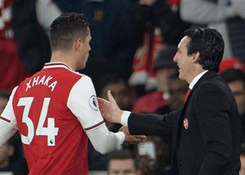 إيمري يكشف إمكانية سحب شارة القيادة من تشاكا بعد مشادته مع جماهير آرسنال