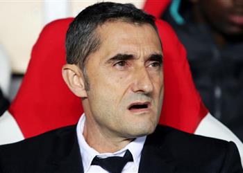 تقارير فالفيردي يفضل بقاء فيدال على راكيتيتش في برشلونة